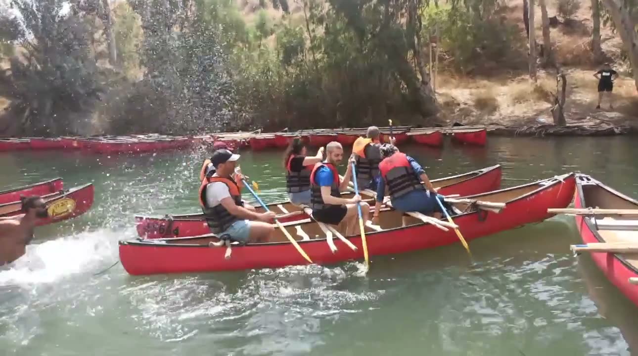 שטים בקיאקים בירדן